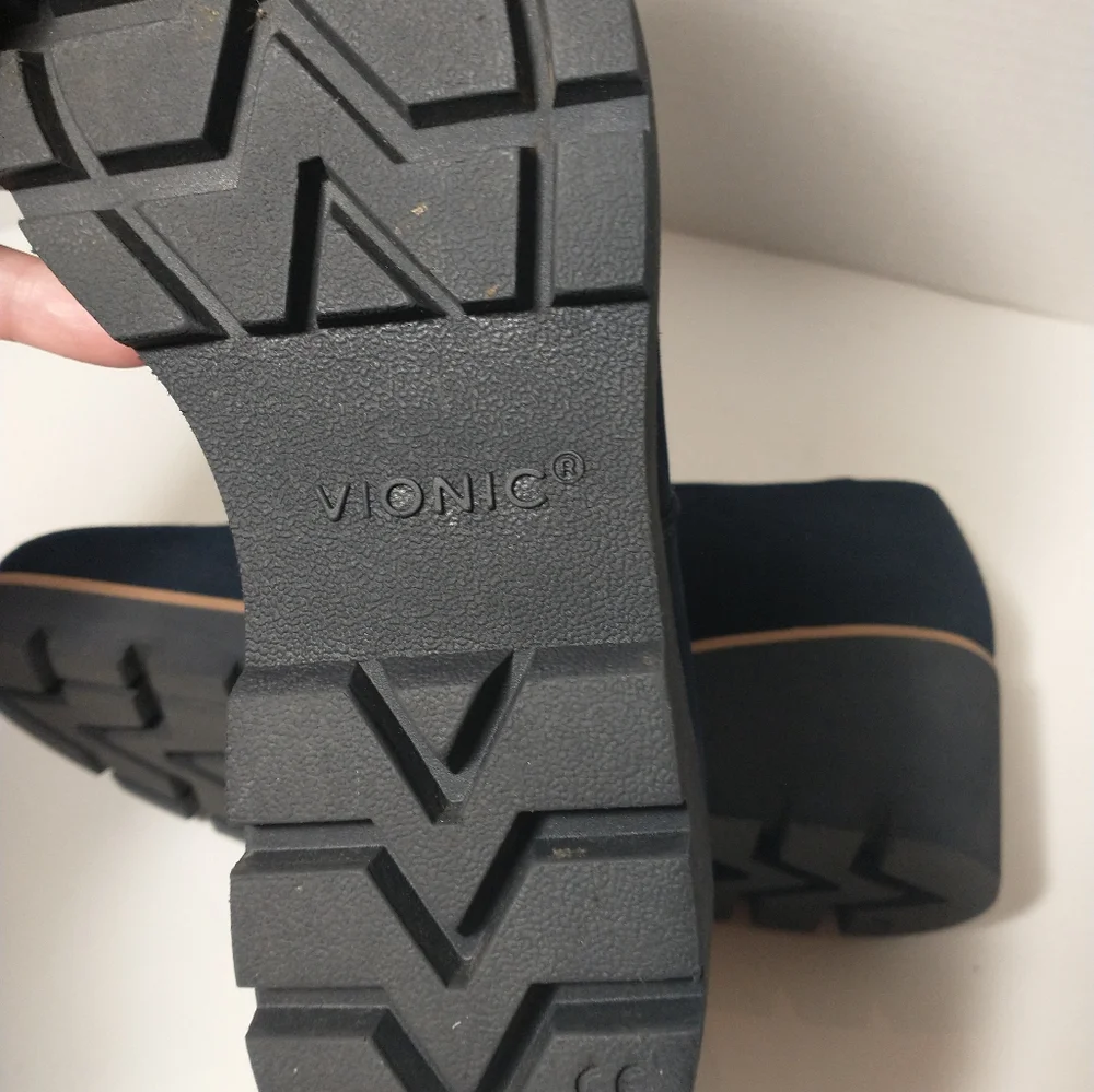 Like NEW Vionic Willa Suede‎ Wedge Slip On Loafer, Navy, Support, Women Size 8.5